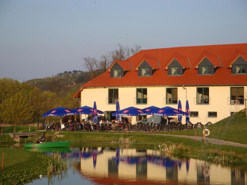 Apartments Golfpark Schlossgut Sickendorf Lauterbach  Exterior photo